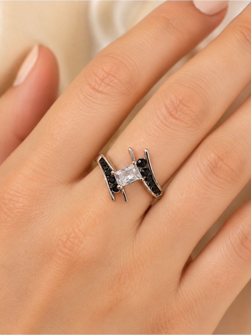 Chic Silver and Black Women's Ring 925 size 8